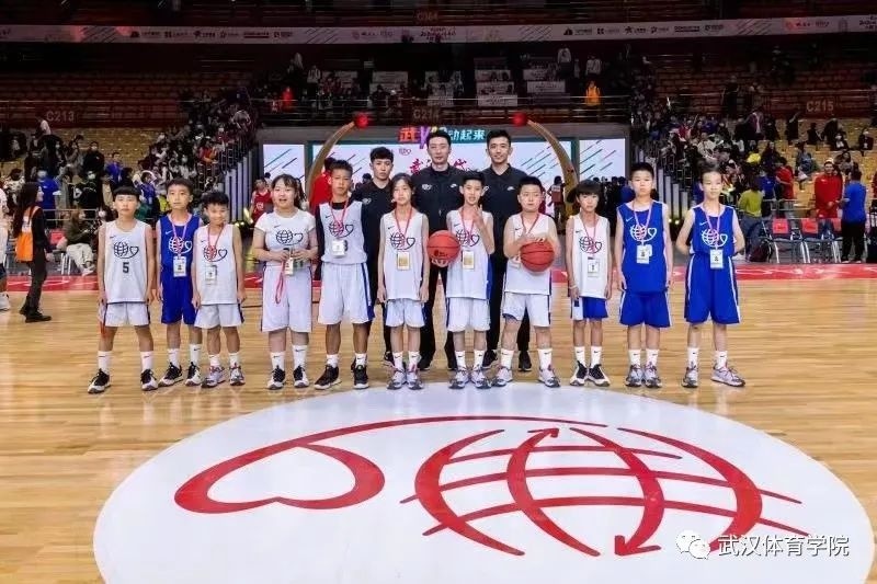  篮球公益行动开展，山区孩子收获梦想球鞋