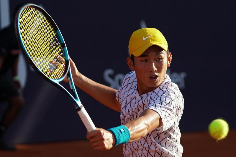  网坛新锐挑战传统，年轻力量改写格局