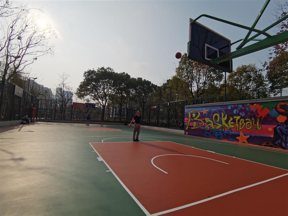  篮球场馆设施升级，观赛体验全面提升